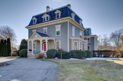 1 Red Cross Ave, Middletown, RI 02840-3369