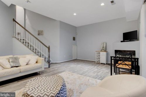 3405 Governors Crest Ct, Alexandria VA  22310-2337 exterior