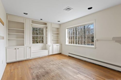 181 Long Lots Rd, Westport CT 06880-3826 exterior