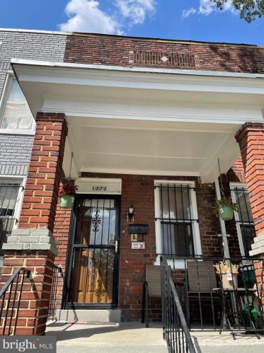 1272 Neal St, Washington, DC 20002-3810