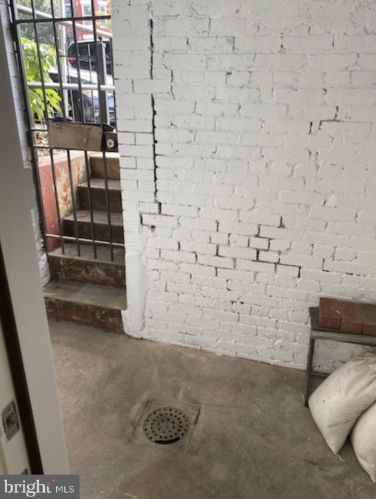 2016 Capitol St, Washington DC  20002-1328 exterior