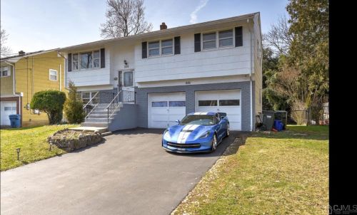 226 Prospect Ave, Green Brook NJ  08812-1418 exterior