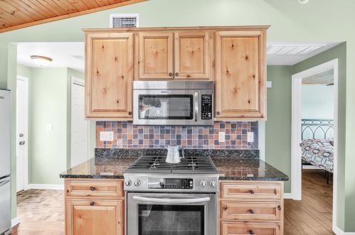 65526 Peninsula Dr, Cassopolis MI 49031-8530 exterior