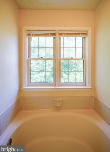 12617 Rock Rdg Rd, Herndon VA 20170-2879 exterior