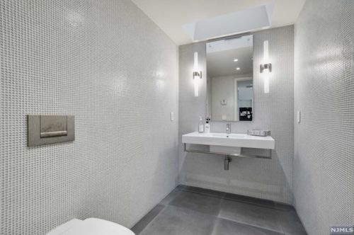 23 Shr Rd, Edgewater NJ 07020-1519 exterior