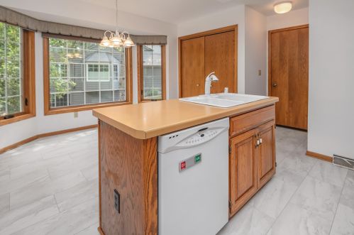 3809 Oakridge Ct, Milwaukee WI 53228-1367 exterior