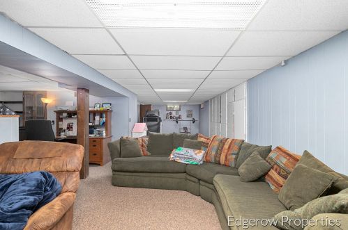 862 Buckingham St, Wyoming MI 49509-2827 exterior