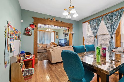 5608 Maplewood Ave, Chicago, IL 60659-5112