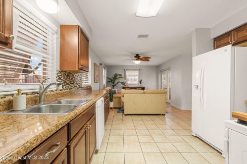 950 Courtenay Pkwy, Merritt Island FL 32952-5010 exterior