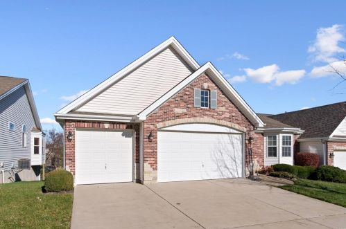 151 Lindbergh Place Dr, Saint Louis, MO 63146-5902