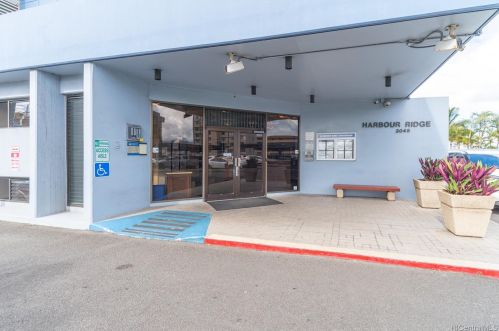 3045 Ala Napuaa Pl, Honolulu HI  96818-2792 exterior