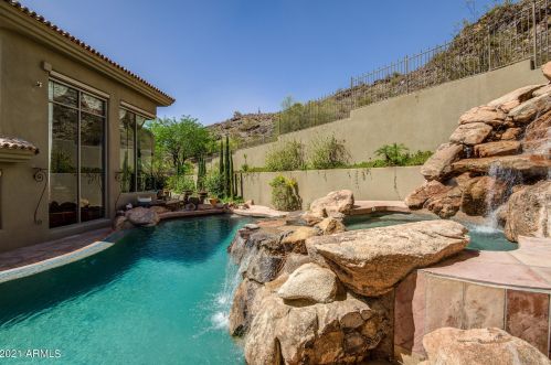 13841 Cyn Dr, Phoenix AZ 85016-2403 exterior