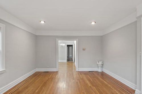 108 237 St, Bronx NY 10470-2006 exterior