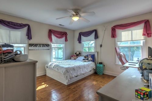 47 Chester St, Milford CT 06460-7421 exterior