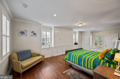 580 Mermaid Ln, Philadelphia PA 19118-4026 exterior