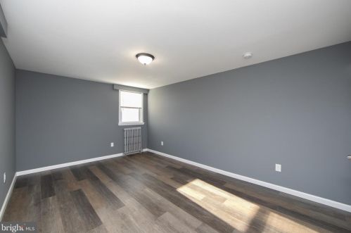 6829 Waldorf Ave, Camden NJ 08110-6109 exterior