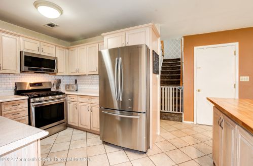 200 Kentucky Way, East Freehold NJ 07728-4656 exterior