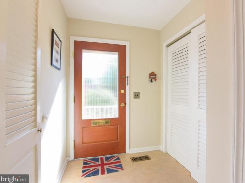 1302 Commonwealth Ave, Alexandria VA 22301-2021 exterior