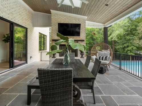 4736 Lk Forrest Dr, Atlanta GA 30342-2217 exterior