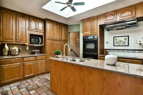 10101 Courtwick Dr, Saint Louis MO 63128-1613 exterior