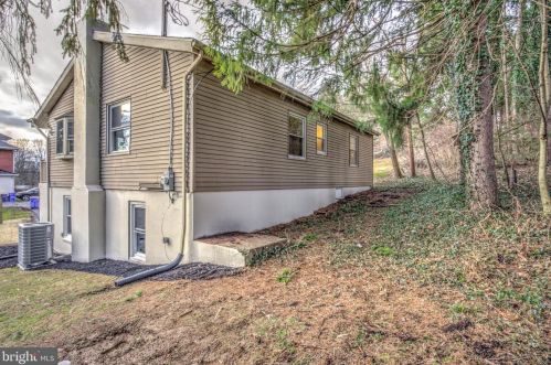 1303 Willow Street Pike, Lancaster PA  17602-4633 exterior