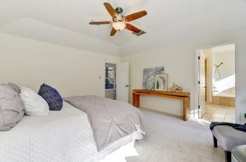 218 Fletcher St, Austin TX 78704-5031 exterior