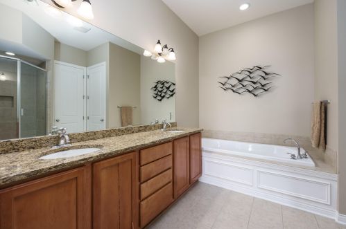 8690 Oakland Hl Cir, Kalamazoo MI 49024-5298 exterior