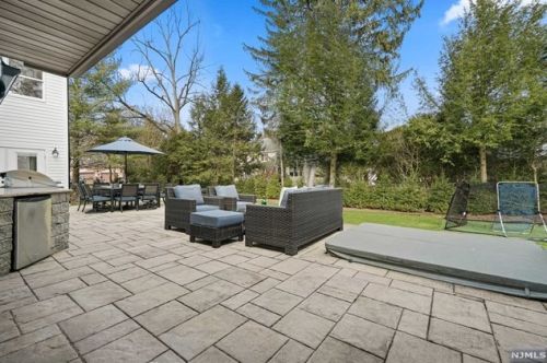 206 County Rd, Demarest NJ  07627-2202 exterior