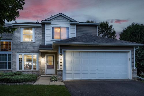 390 Wilderness Dr, Chaska, MN 55318-1578