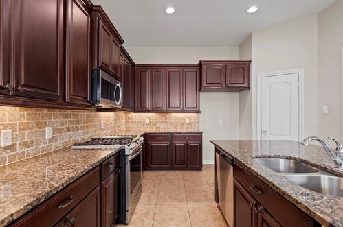 8642 Lighthouse Lk Ln, Humble TX 77346-5802 exterior