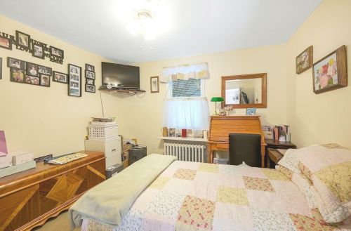 29 Vondran St, Huntington Station NY 11746-2548 exterior