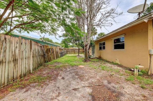 1201 Texas Ct, Fort Pierce FL 34950-9265 exterior