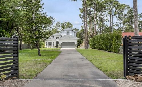 171 12th St, Naples, FL 34117-3668