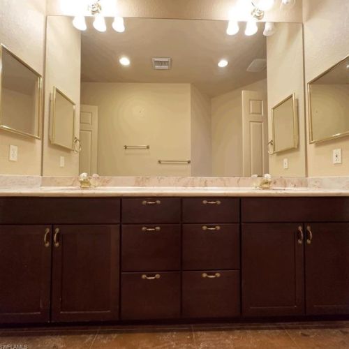 560 Desoto Blvd, Naples FL 34120-9021 exterior