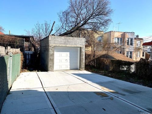 1058 White Pln Rd, Bronx NY 10462-3802 exterior