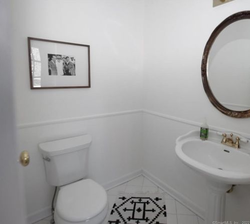 97 Holmes Rd, Ridgefield CT  06877-4303 exterior