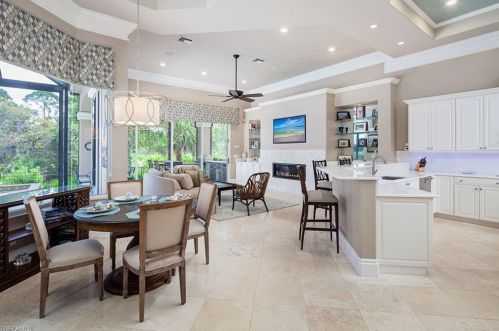 1005 Barcarmil Way, Naples FL 34110-0907 exterior