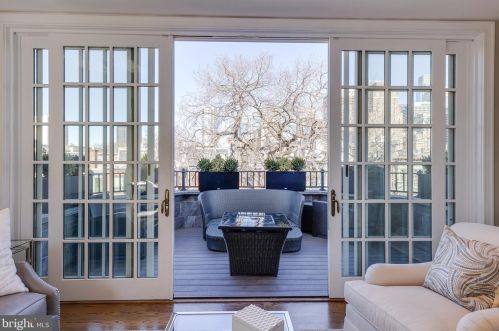 2101 Delancey St, Philadelphia PA 19103-6408 exterior