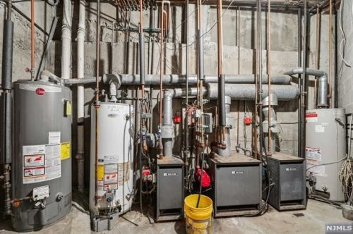 114 Pne St, Cliffside Park NJ 07010-1018 exterior