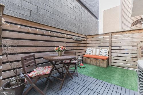 219 Green St, Philadelphia PA 19123-3314 exterior