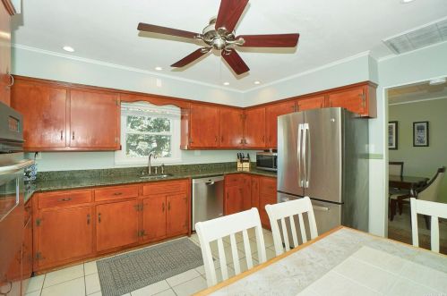 1526 10 St, Babylon NY 11704-3836 exterior