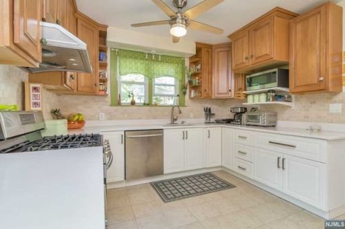 48 Stelfox St, Demarest NJ  07627-2127 exterior