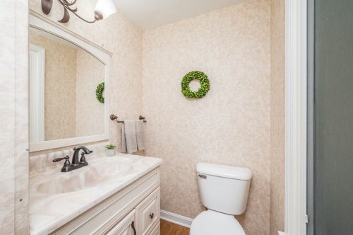 564 Sunset Dr, Pittsburgh PA  15228-2550 exterior