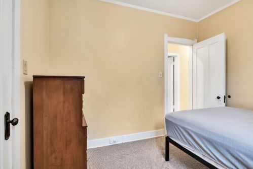 2311 Lunt Ave, Chicago IL  60645-4712 exterior