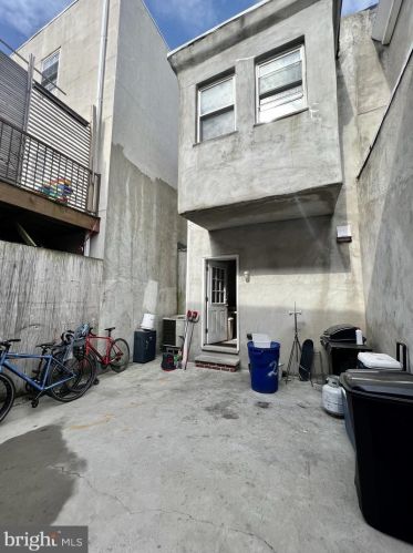 2011 6 St, Philadelphia PA 19122-1413 exterior