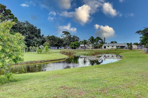 229 Kimball Cir, Fort Pierce FL exterior