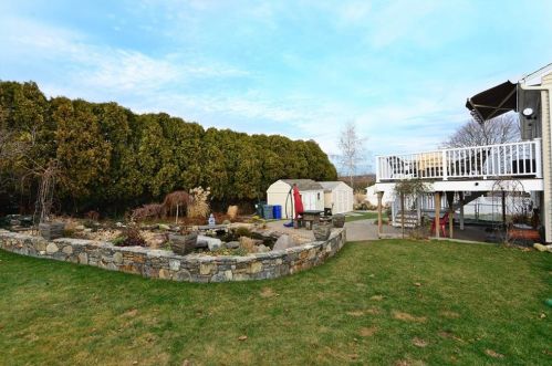 9 Ferncrest Dr, Providence RI 02919-3503 exterior