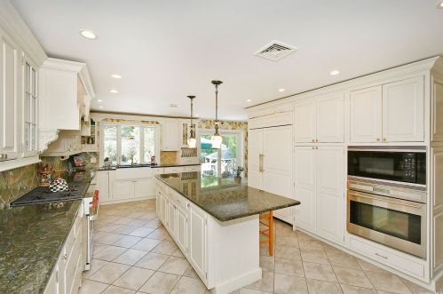 29 Kendrick Ln, Huntington Station NY 11746-7829 exterior