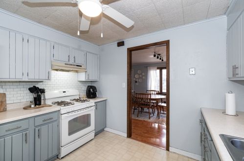 11601 Komensky Ave, Chicago IL 60623-1229 exterior