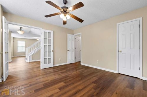 1560 Rogers Crossing Dr, Lithonia GA  30058-7005 exterior